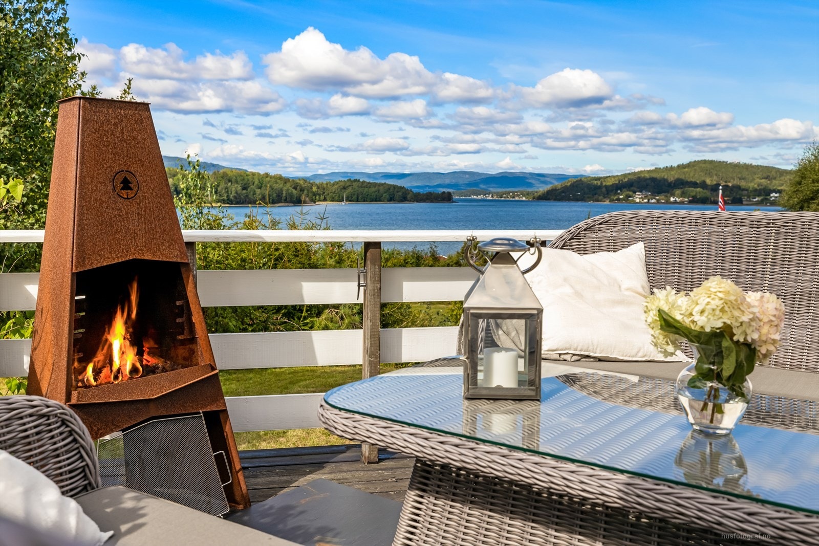 Fantastisk fritidseiendom med vidstrakt fjordutsikt - Sol til langt på kvelden - Idyllisk familiehytte - Båtplass! Galleribilde