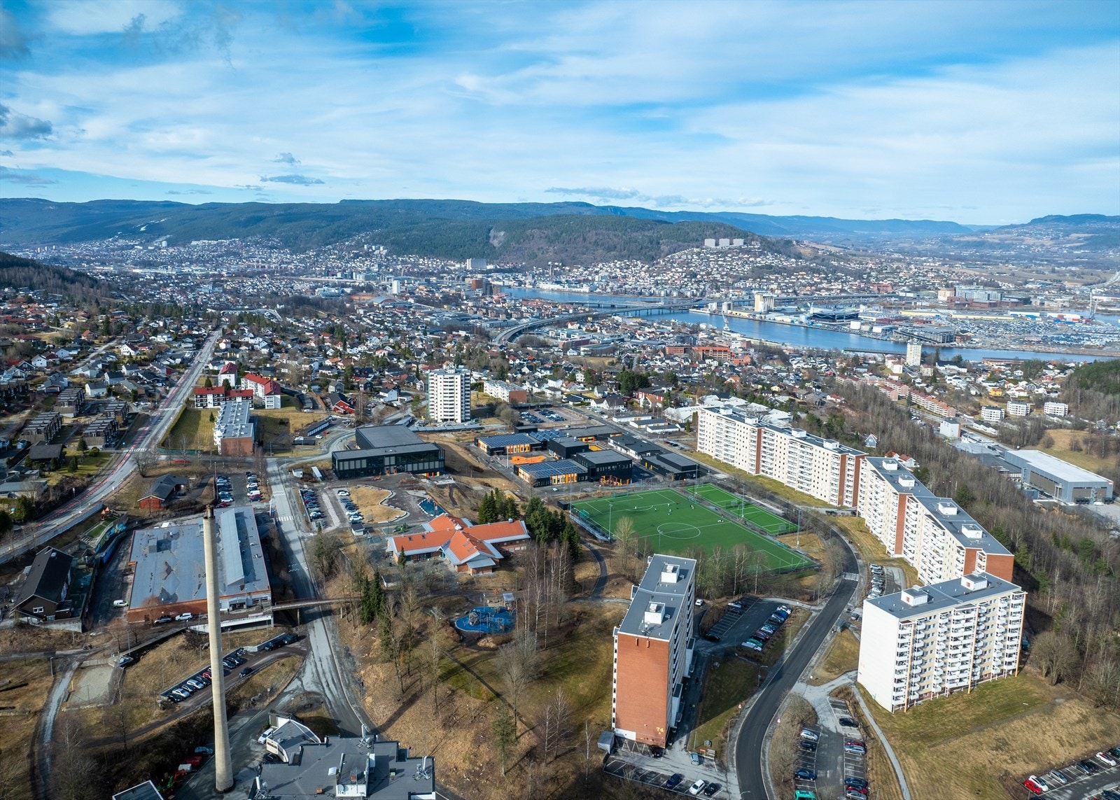 I nærheten finner du flott fotballbane, skoler og barnehage Galleribilde