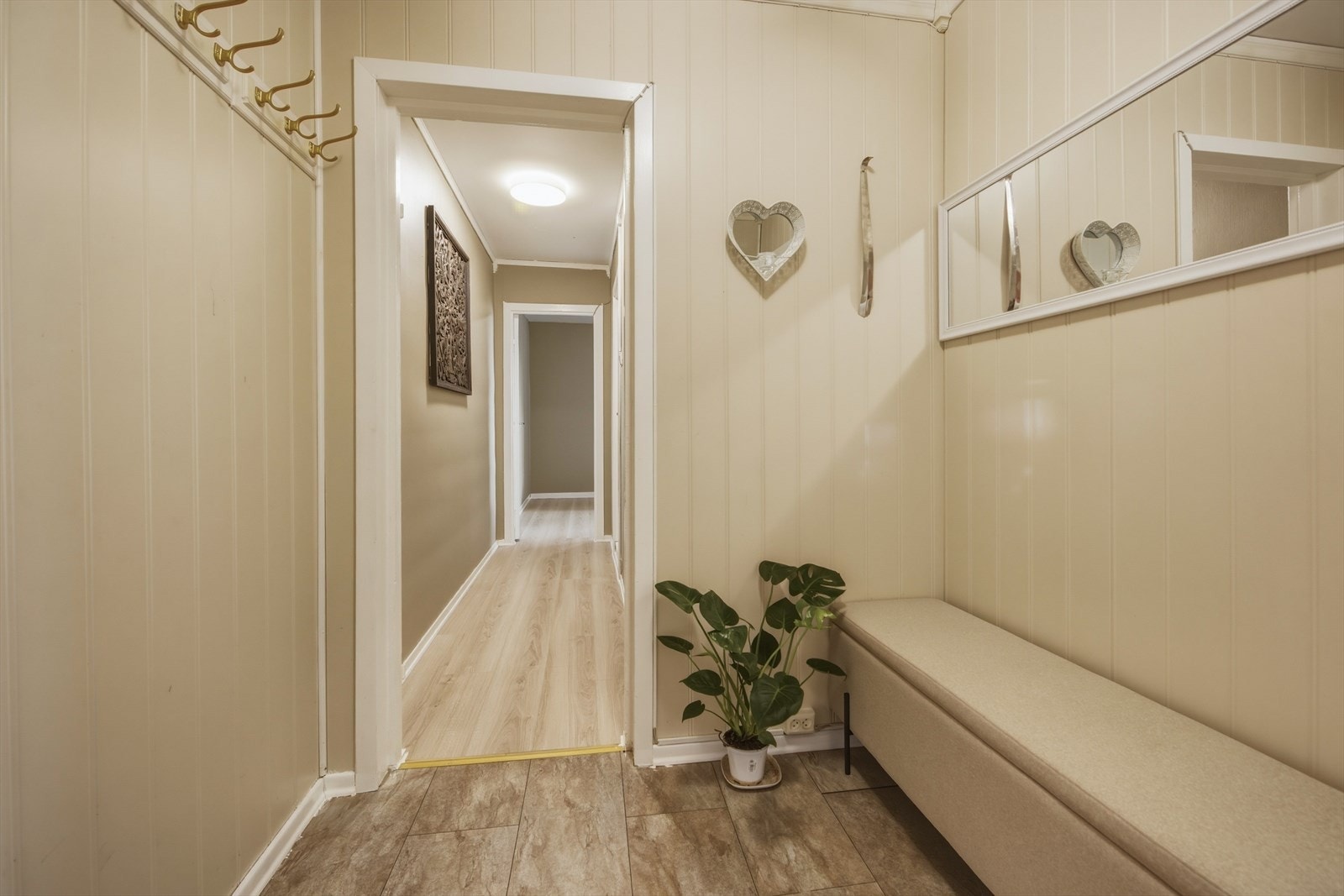 Plass til skap eller kommode for oppbevaring Galleribilde