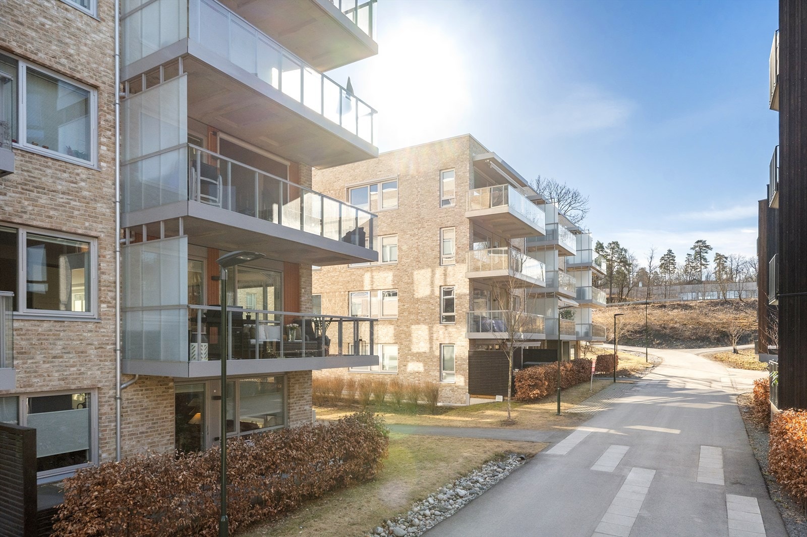Hjørneleiligheten er en del av sameiet Bergerløkka Huseierforening, som drifter fellesarealer. Galleribilde