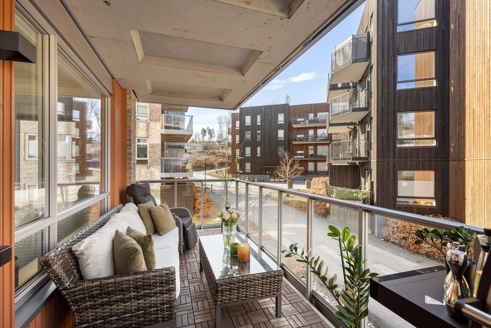 Terrassen på ca. 11,5 kvm har utgang fra stuen. Galleribilde