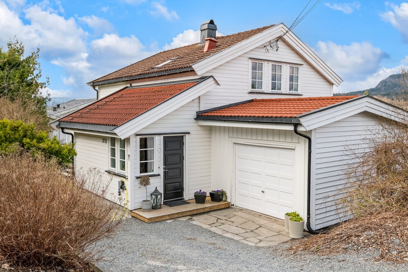 Velkommen til en enebolig med familievennlig planløsning på høydedrag med flott utsikt og optimale solforhold. Foto: Øivind Fykse Galleribilde
