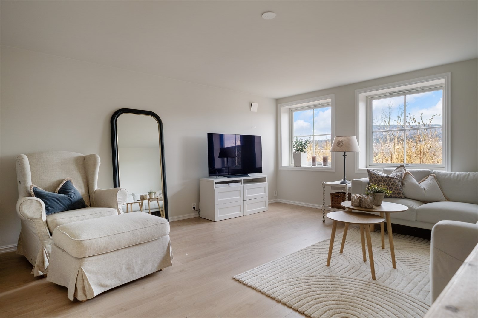 Stor kjellerstue med god plass til ønsket innredning. Galleribilde
