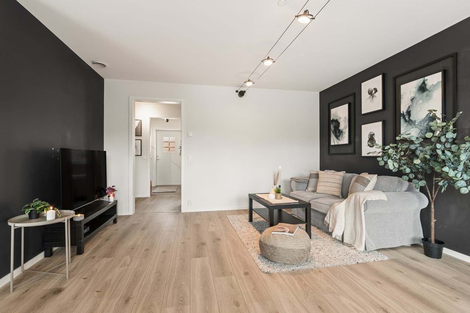 Den åpne planløsningen gir fleksible møbleringsmuligheter for å skape din egen stil. Galleribilde
