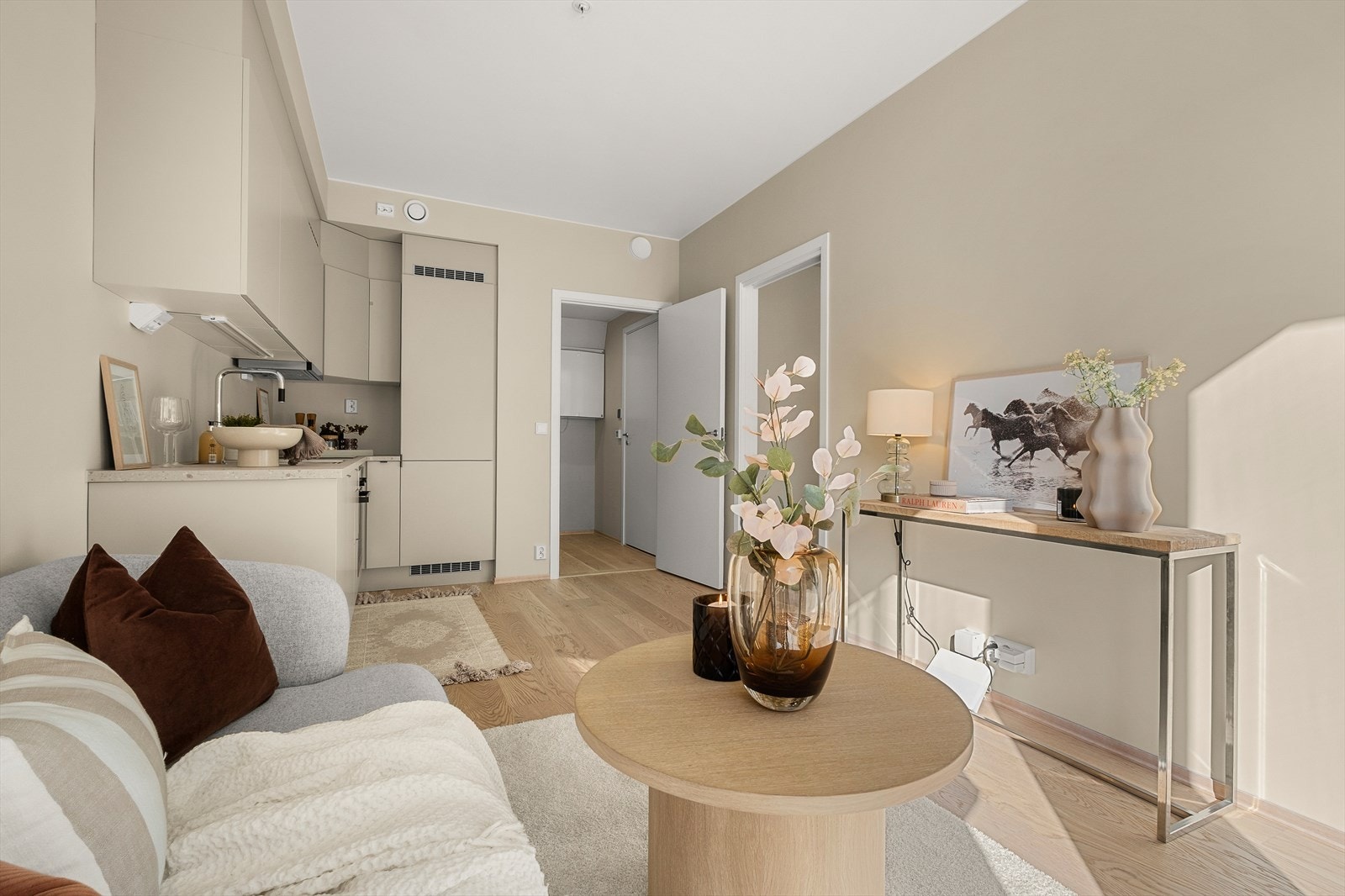 Leiligheten holder en høy standard med delikate farge- og materialvalg. Galleribilde