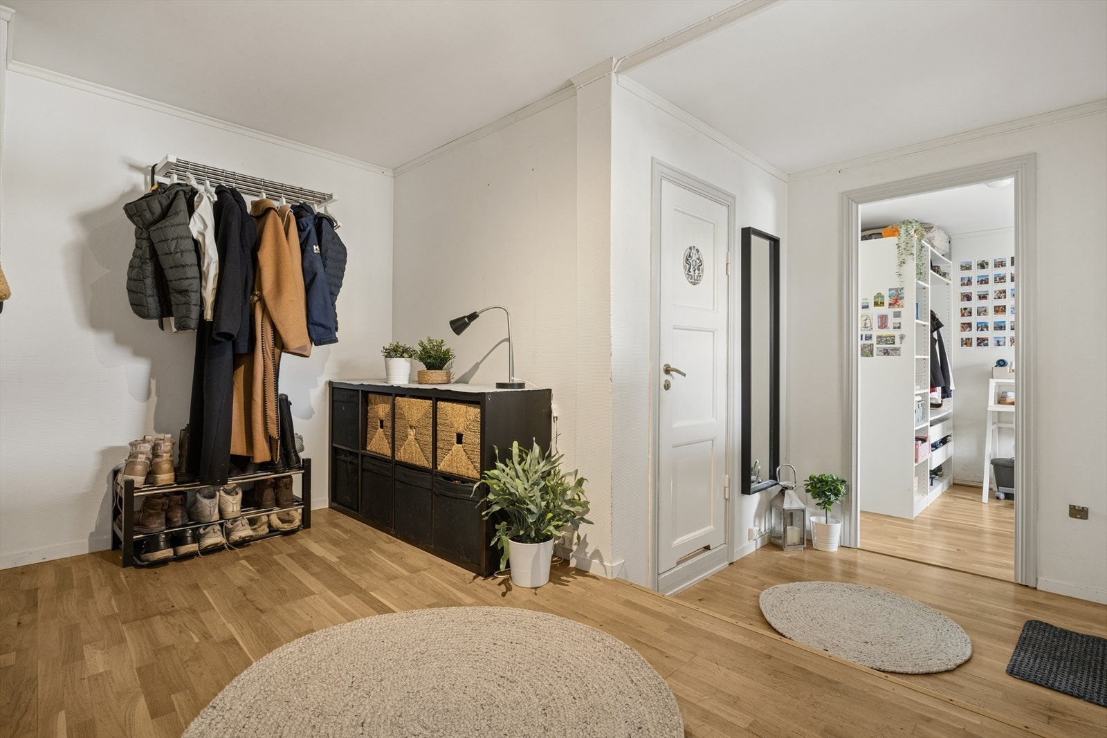 Her er det plass til oppheng og oppbevaring, I tillegg til 2 utvendige boder. Galleribilde