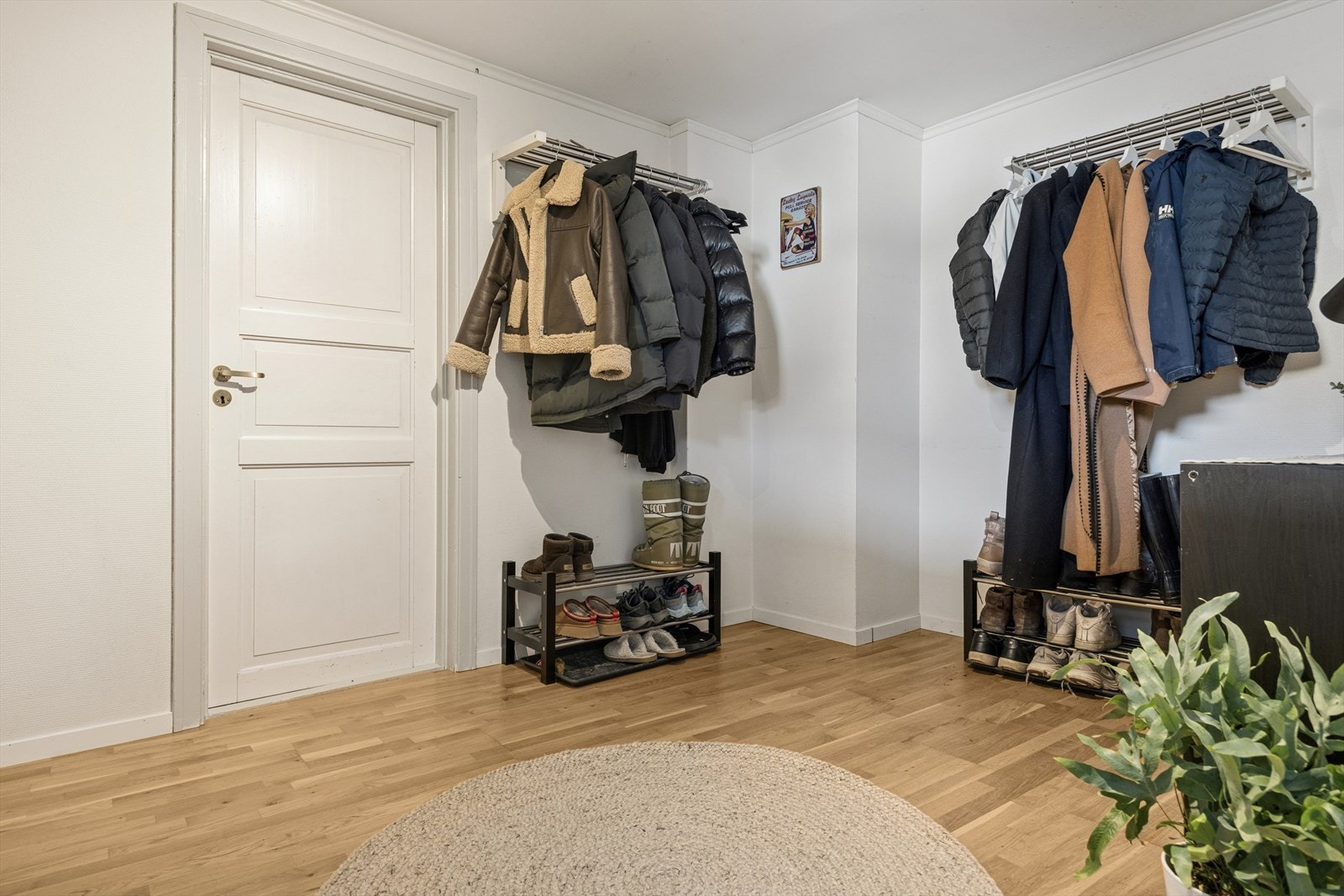 Stor entrè/gang som måler 10,6 kvm. Galleribilde