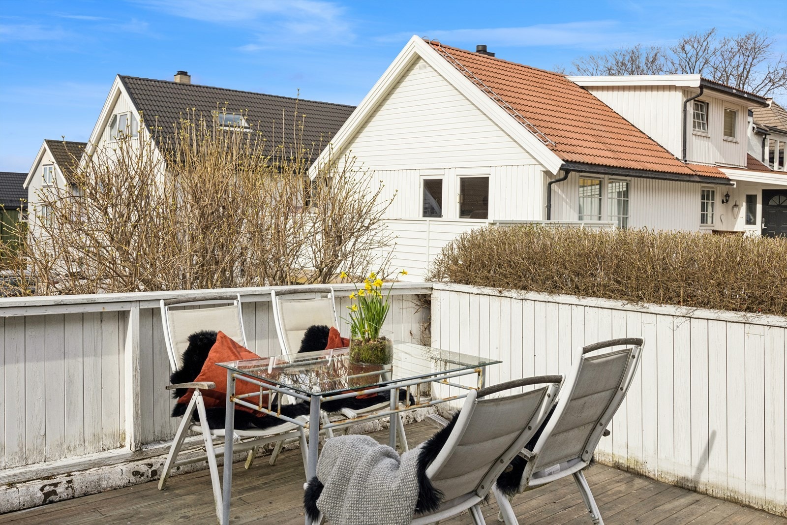Koselig terrasse som deles med 2.etasjen. Galleribilde