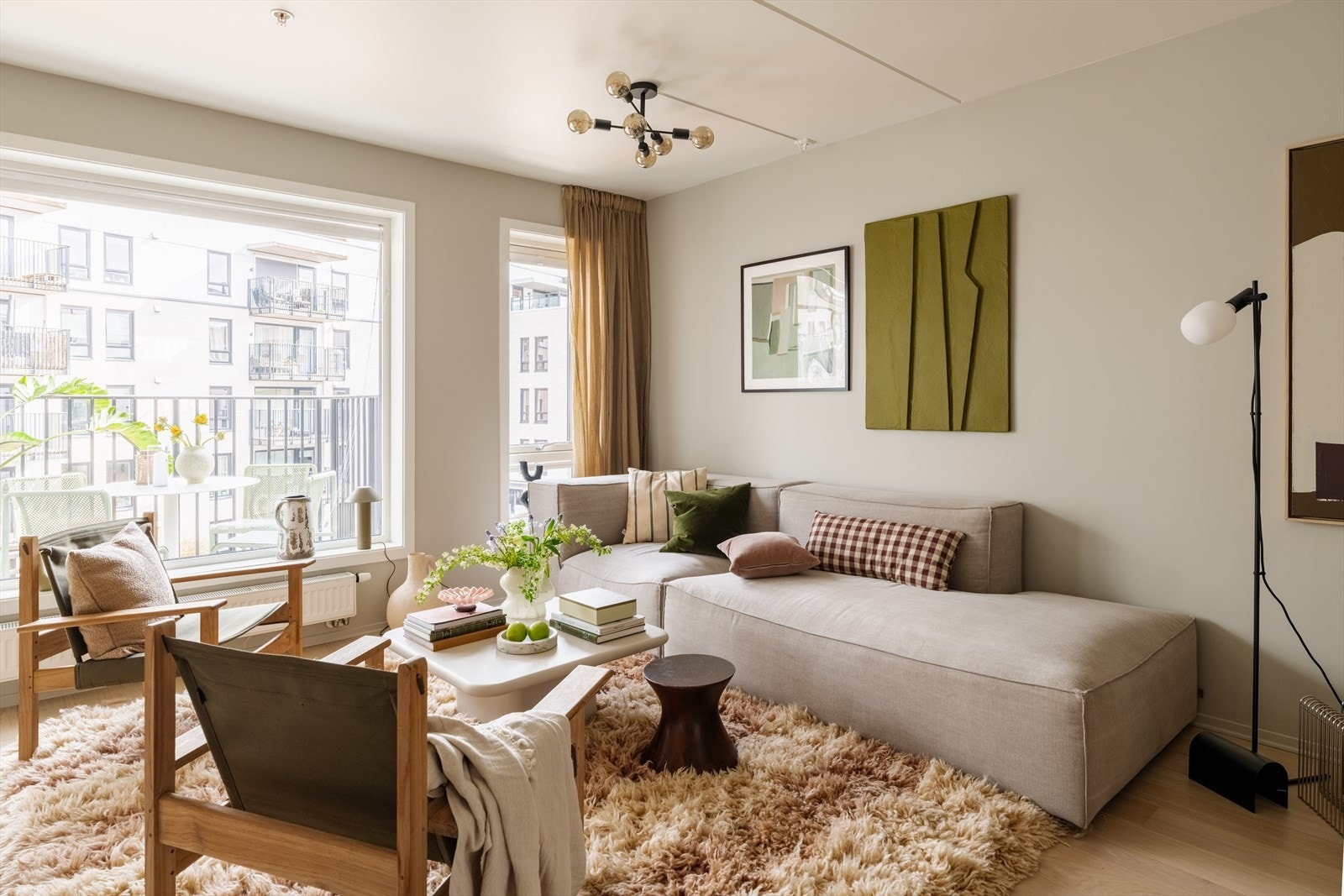 Leiligheten har behagelig oppvarming via radiatorer tilknyttet sentral fjernvarme. Galleribilde