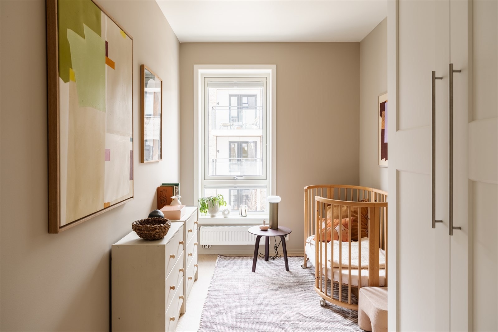 Boligen har to gode ekstra soverom som egner seg fint som barnerom, gjesterom eller hjemmekontor. Galleribilde