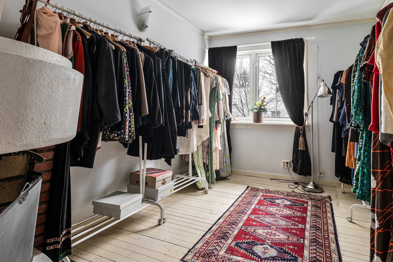Soverom 2 med peis er idag benyttet som gardreoberom. Galleribilde