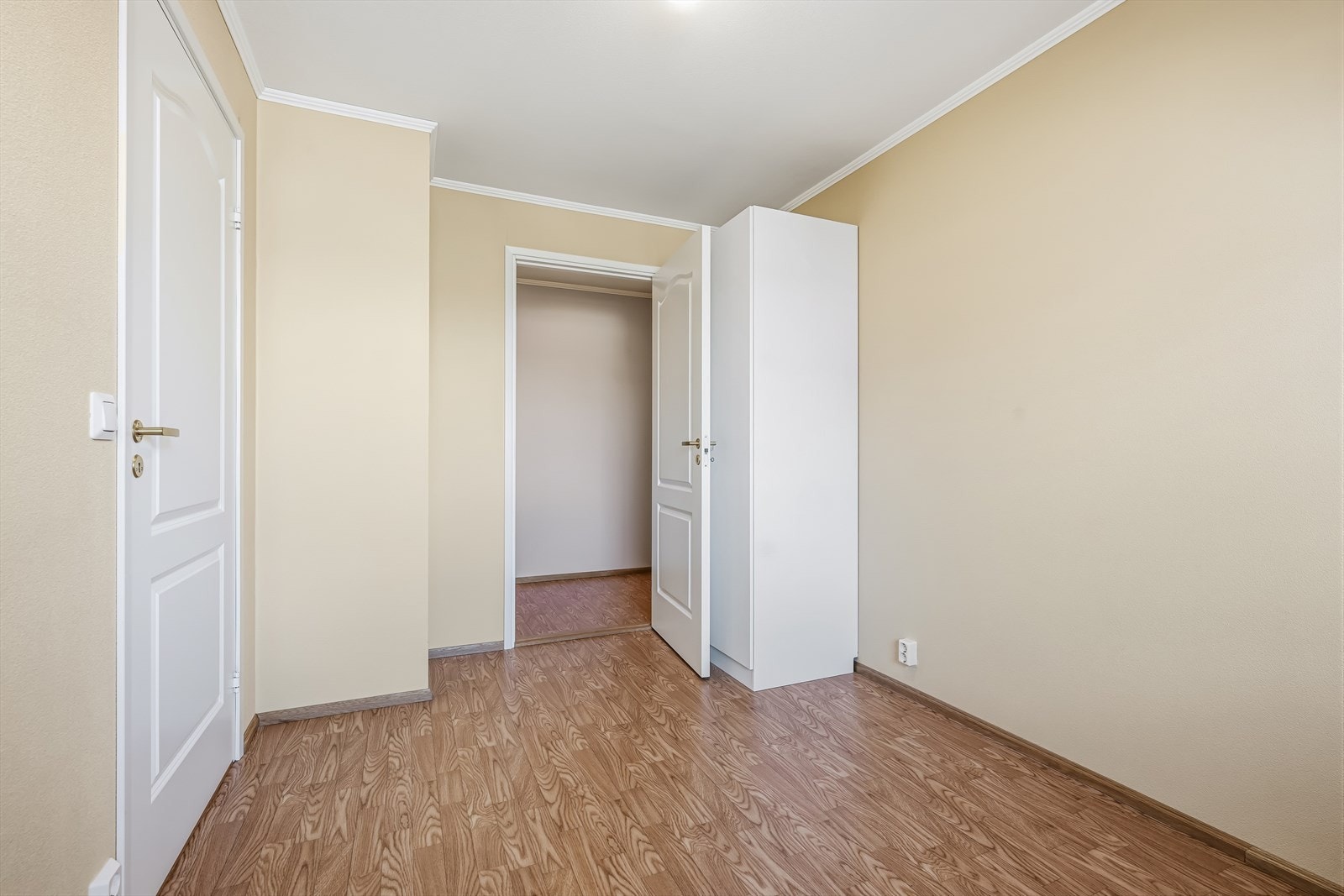 Praktisk bod/walk-in tilknyttet soverommet. Galleribilde