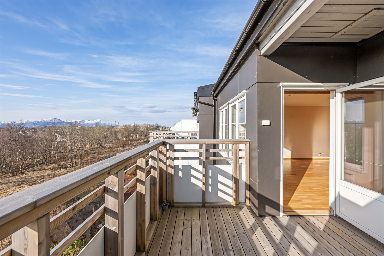 Med et areal på ca. 11 m² får en fint plass til utemøblement. Galleribilde