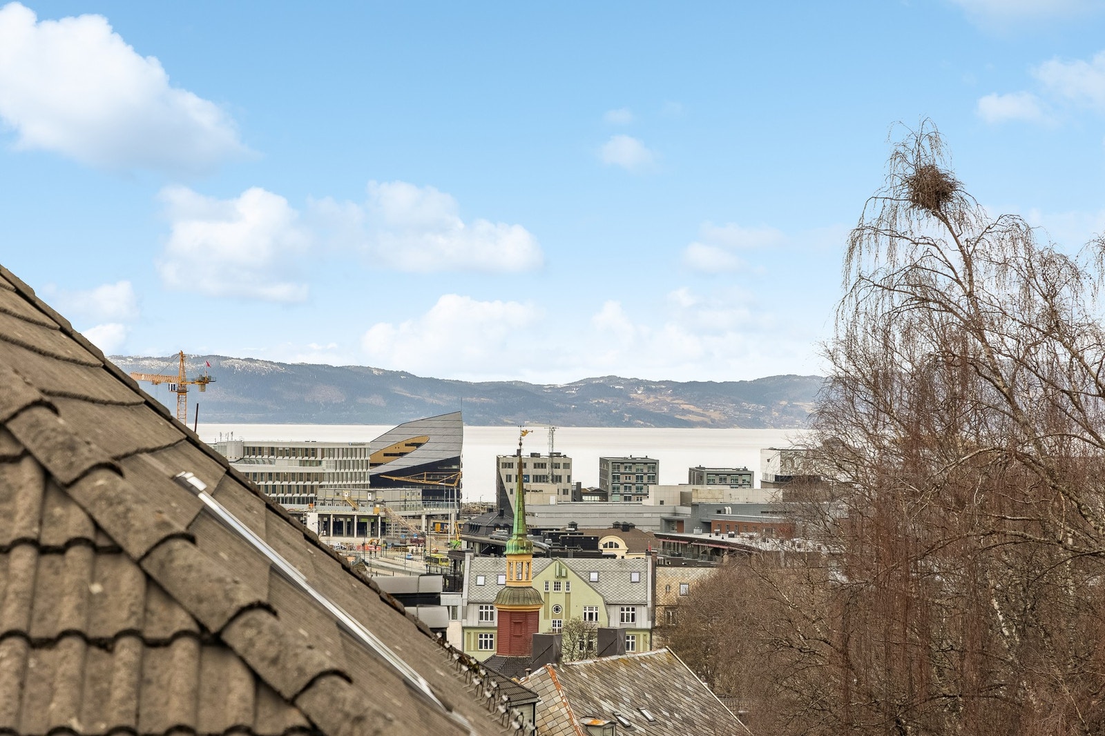 Fra boligen er det fin utsikt over nærområdet. Galleribilde