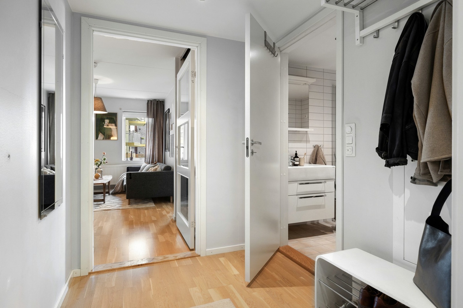 Fra entréen har du direkte adkomst til badet. Galleribilde
