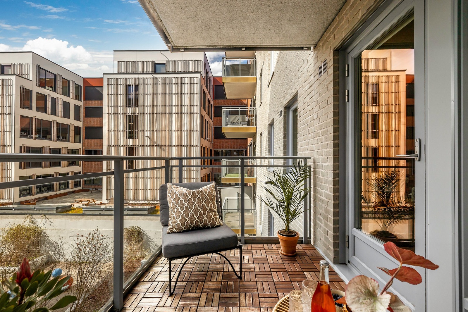 Balkongen er ca. 5 kvm og vender inn mot rolig bakgård. Galleribilde