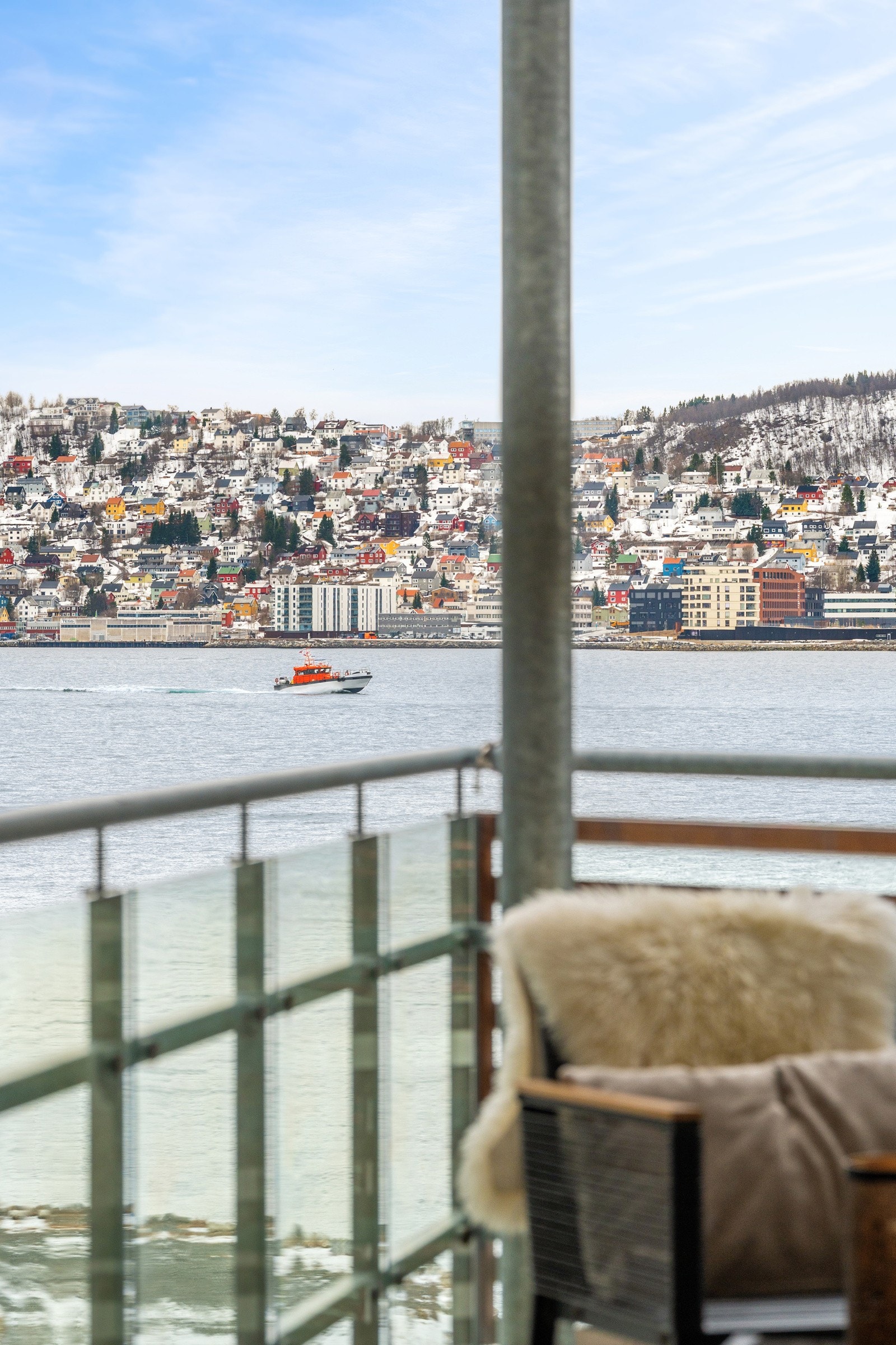 Attraktiv 2-roms på populære Tomasjord, med veranda med flott utsikt og gode solforhold!