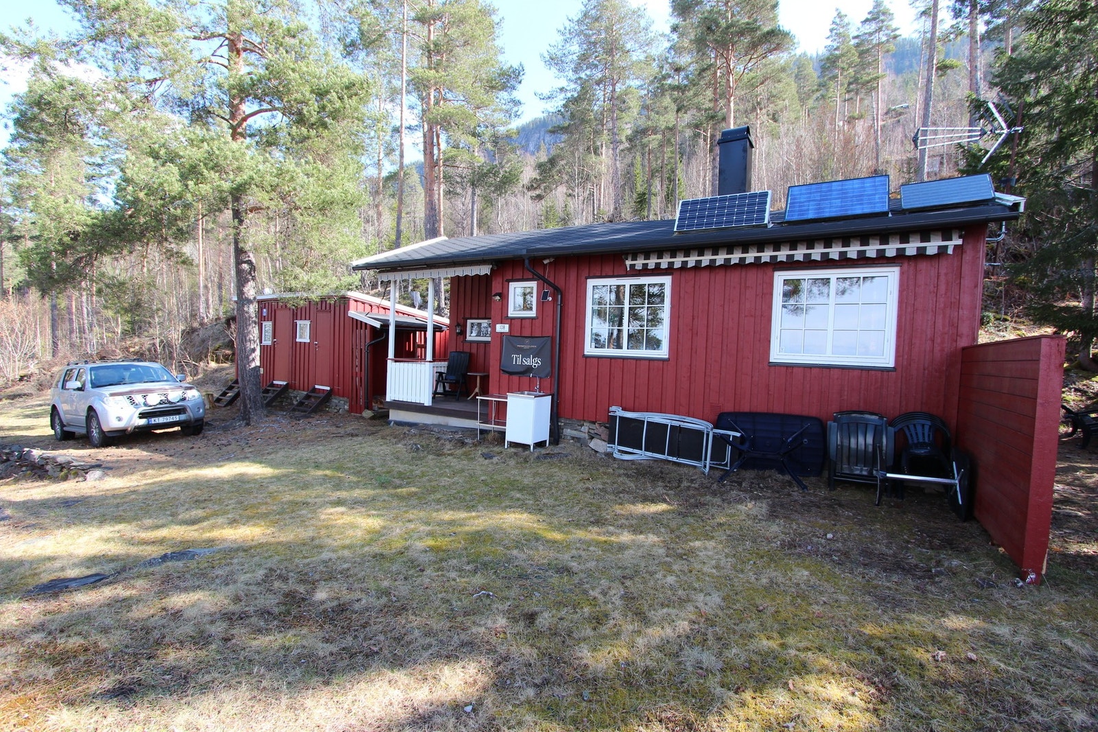 Det er godt med parkeringsplass på egen tomt. Galleribilde