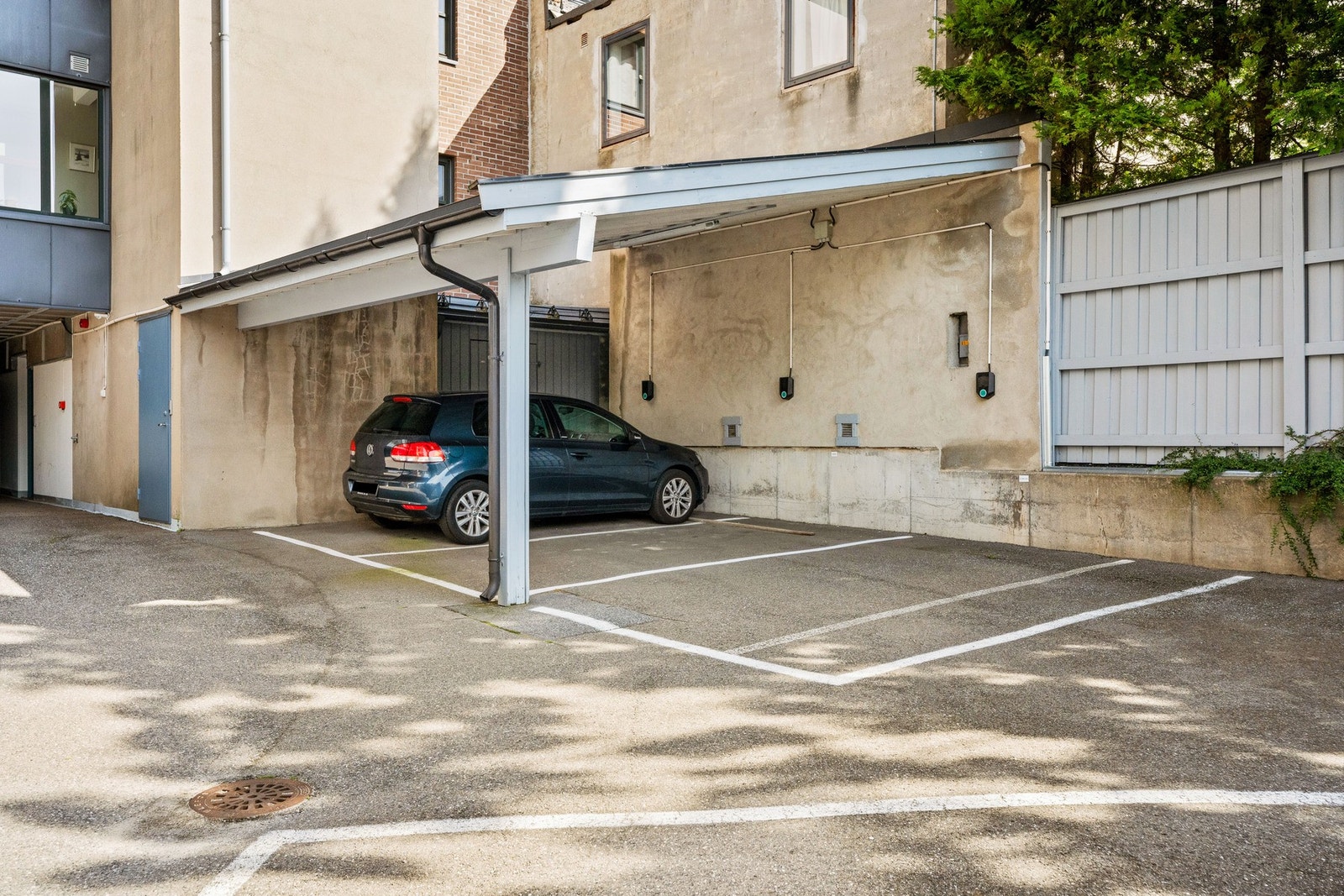 Carport til leiligheten Galleribilde