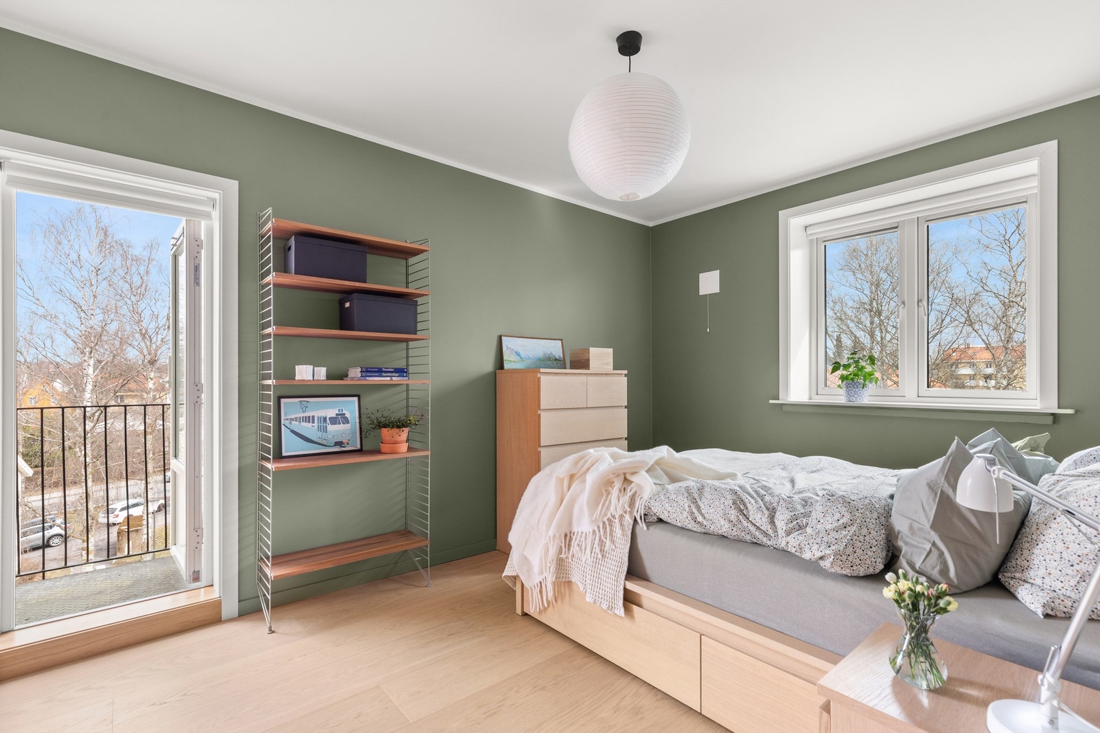 Hovedsoverom har adkomst til egen, liten luftebalkong. Galleribilde