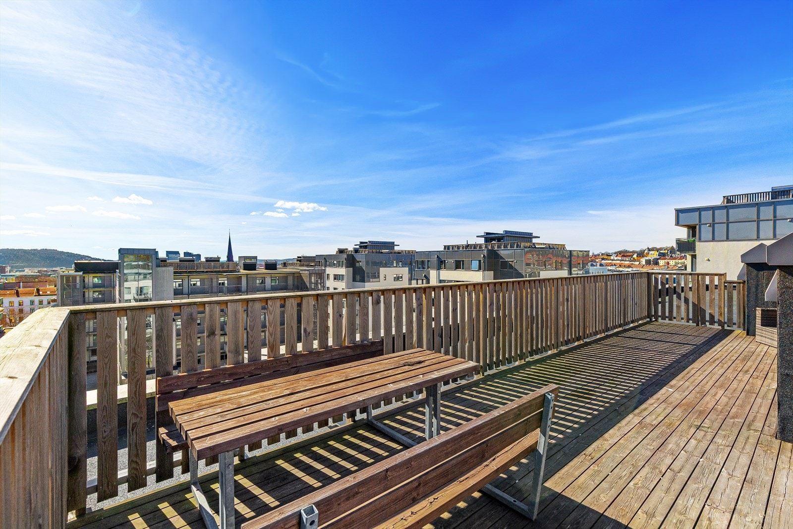 Sameiet har felles takterrasse med nydelig utsikt og svært gode solforhold. Galleribilde