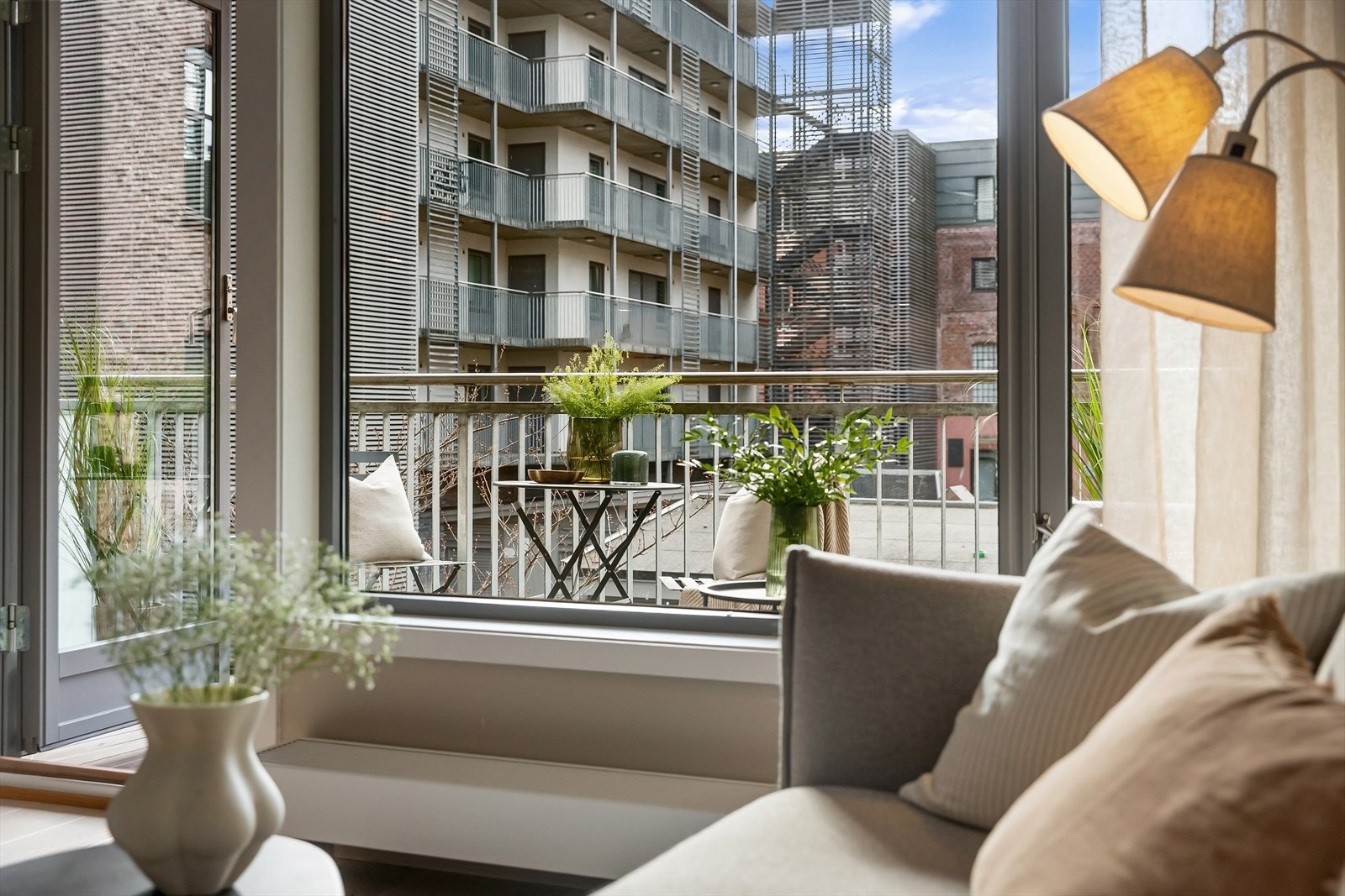 Fra stuen er det utgang til solrik balkong på 8 m². Galleribilde