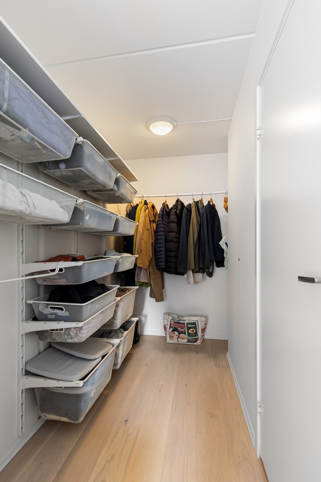 Praktisk garderobe. Galleribilde