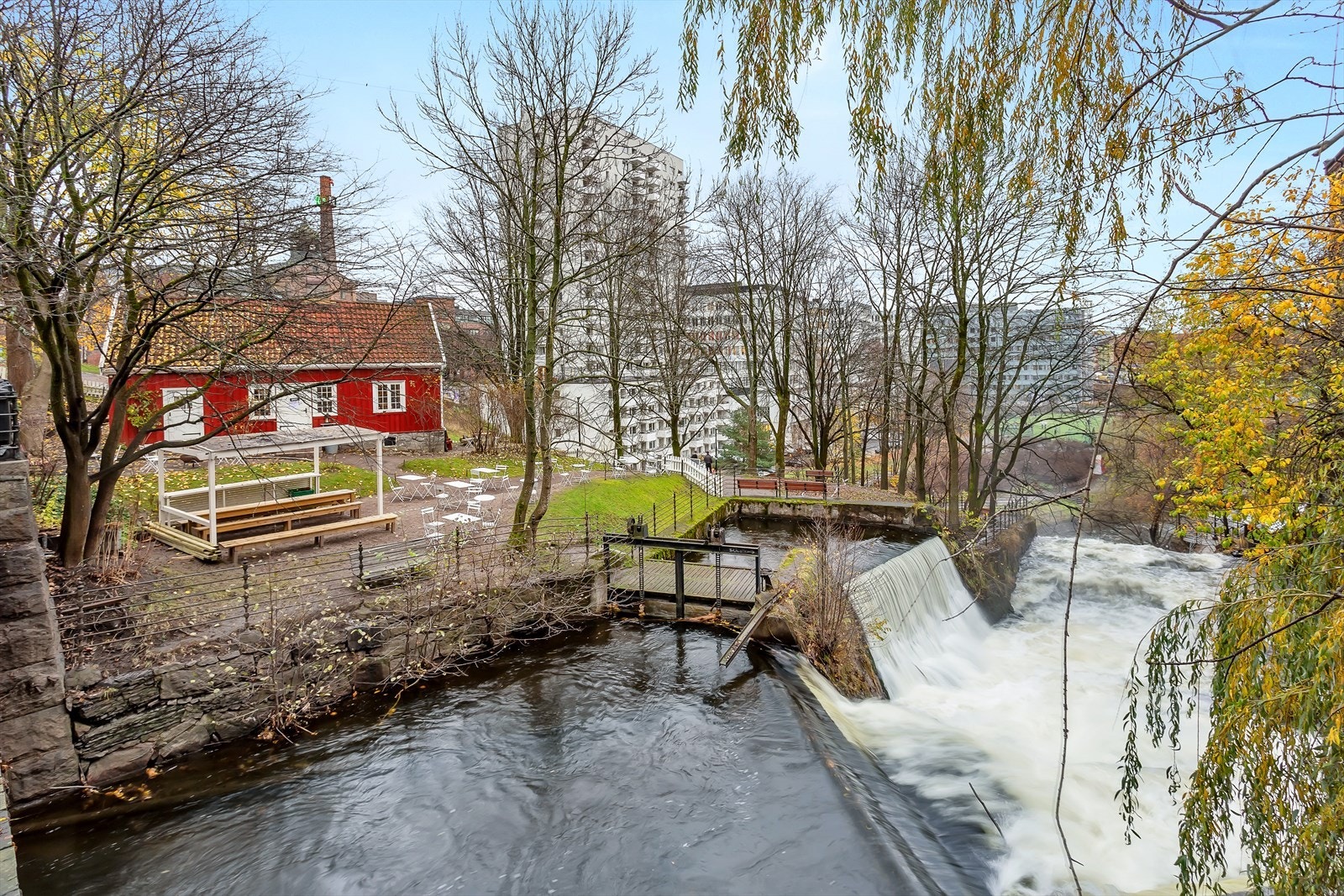 Koselige Hønse-Lovisas hus ved Akerselva. Galleribilde