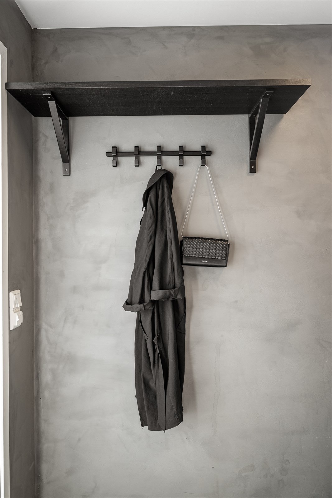 Entré/gang byr på god plass til å henge fra seg yttertøy og sko Galleribilde