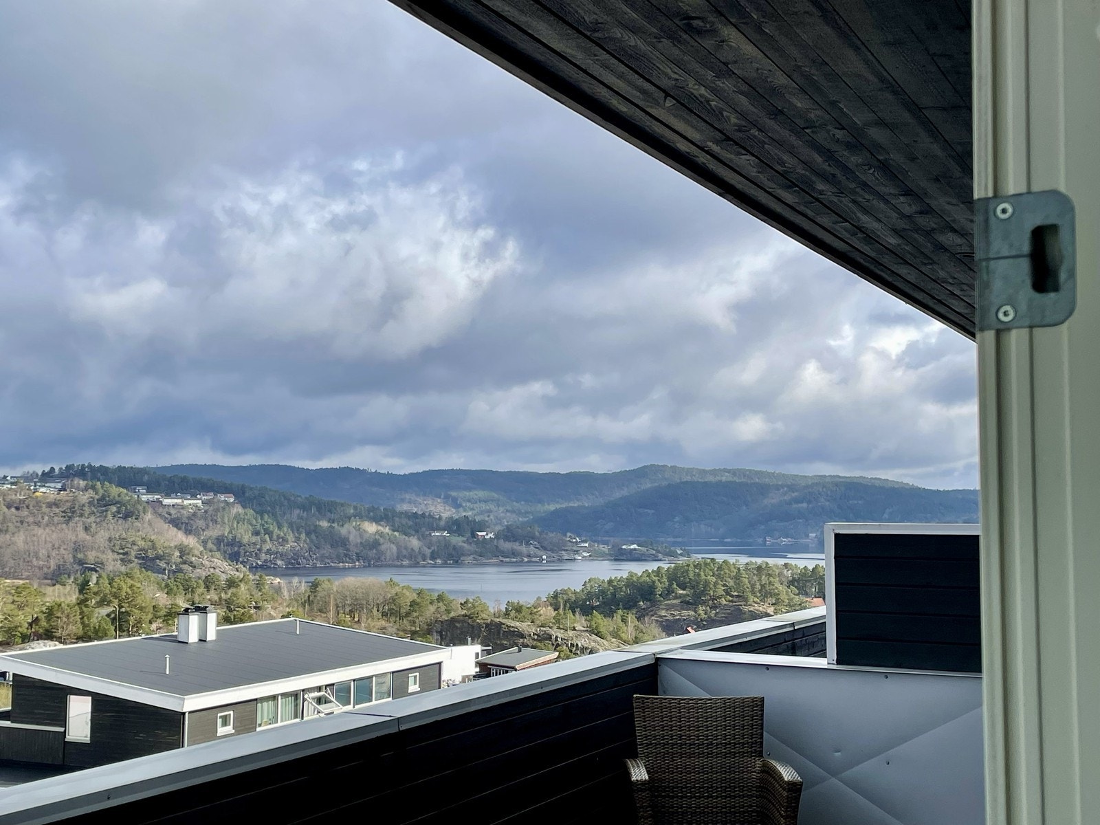 Utsikt fra terrassedøren! Galleribilde