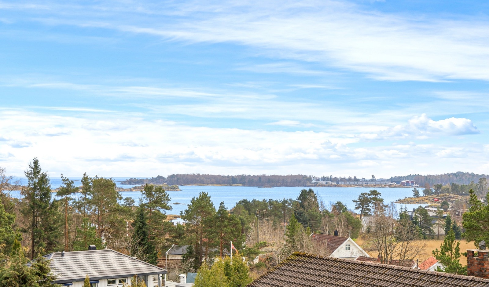 Flott utsikt mot Sømskilen og Hasseltangen Galleribilde
