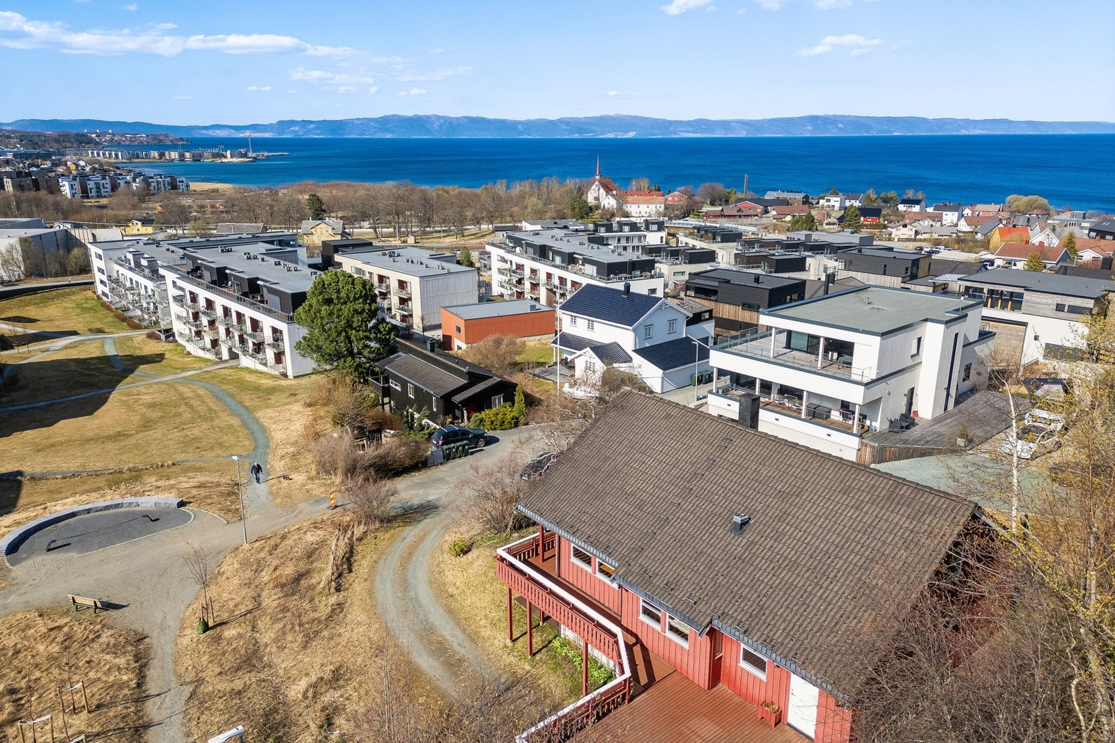 Boligen ligger i et stille og meget barnevennlig område. Galleribilde