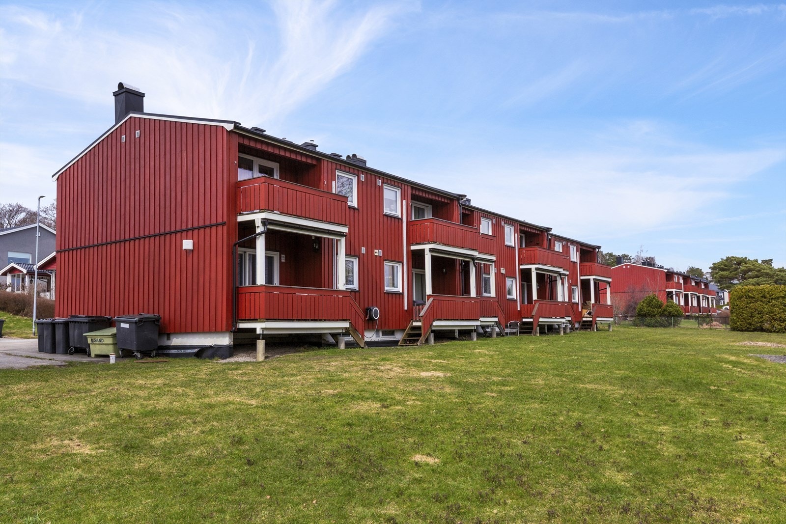 Pene etablerte fellesområder- her med gressplen Galleribilde