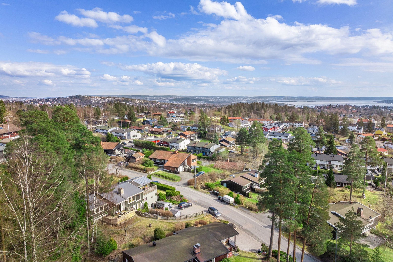 Lønnåskollen ligger høyt og fritt med gangavstand til alt Hosle har å by på Galleribilde