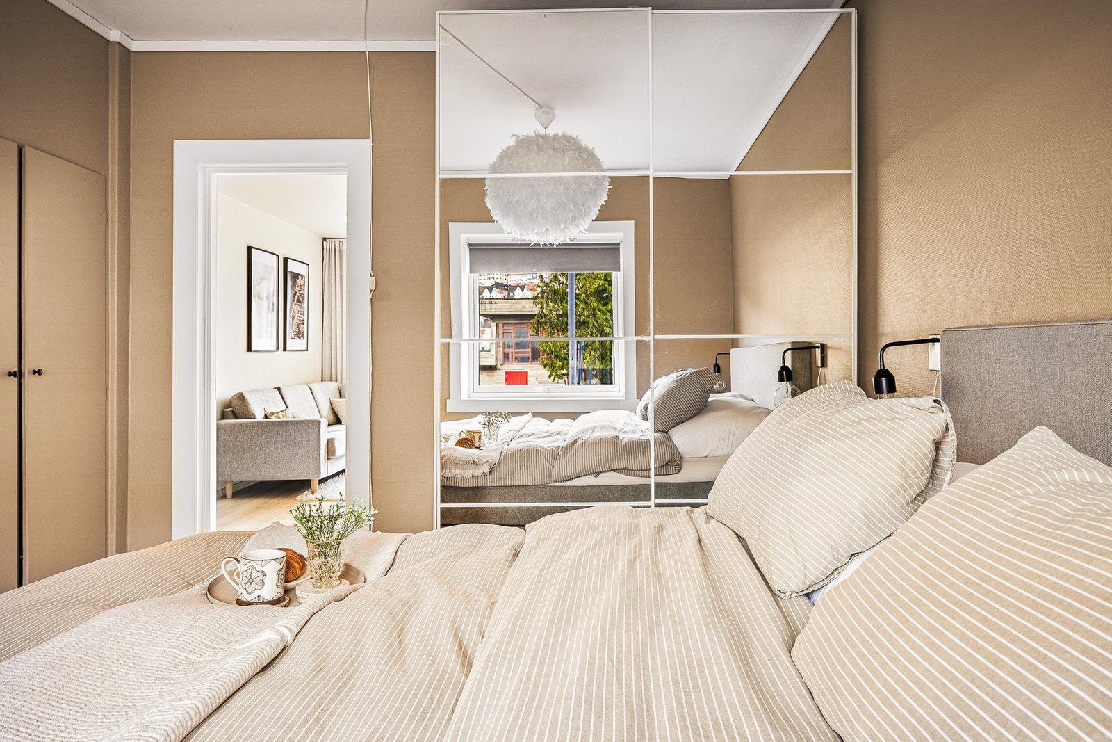 - Hovedsoverommet er utstyrt med praktisk skyvedørsgarderobe - Galleribilde