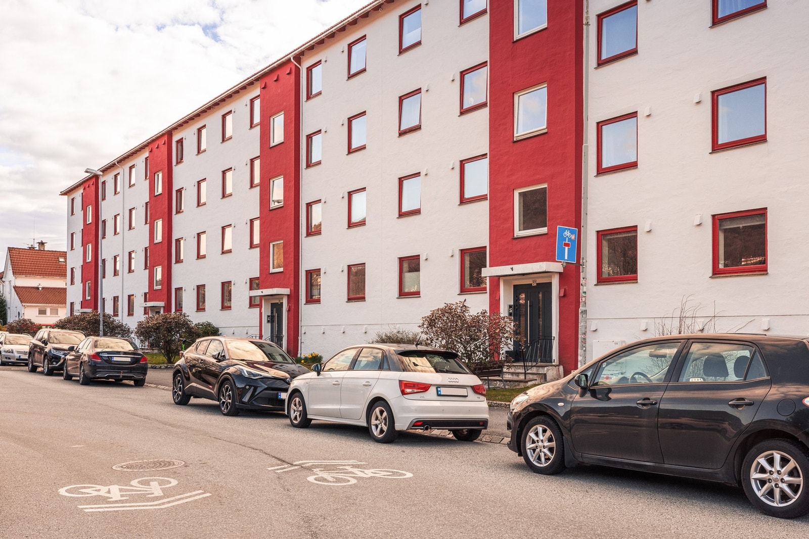 - Det er soneparkering i området med mulighet for å stå like utenfor - Galleribilde