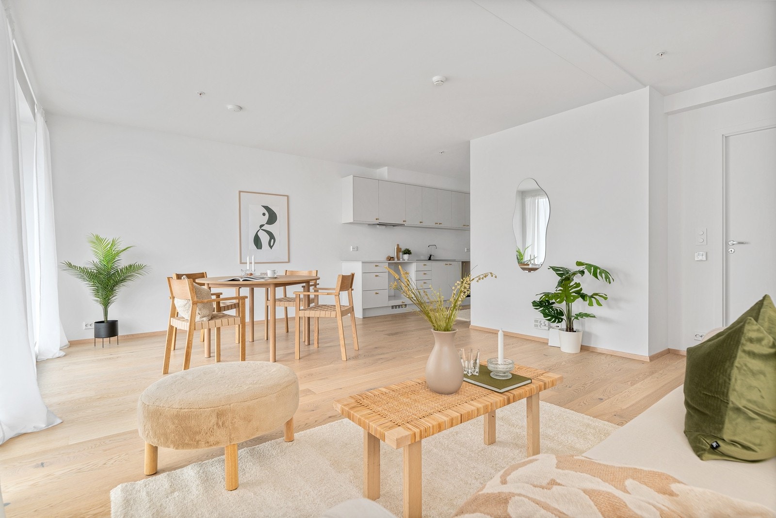 Det er flotte materialvalg og en egen nisje til kjøkkenavdelingen. Galleribilde