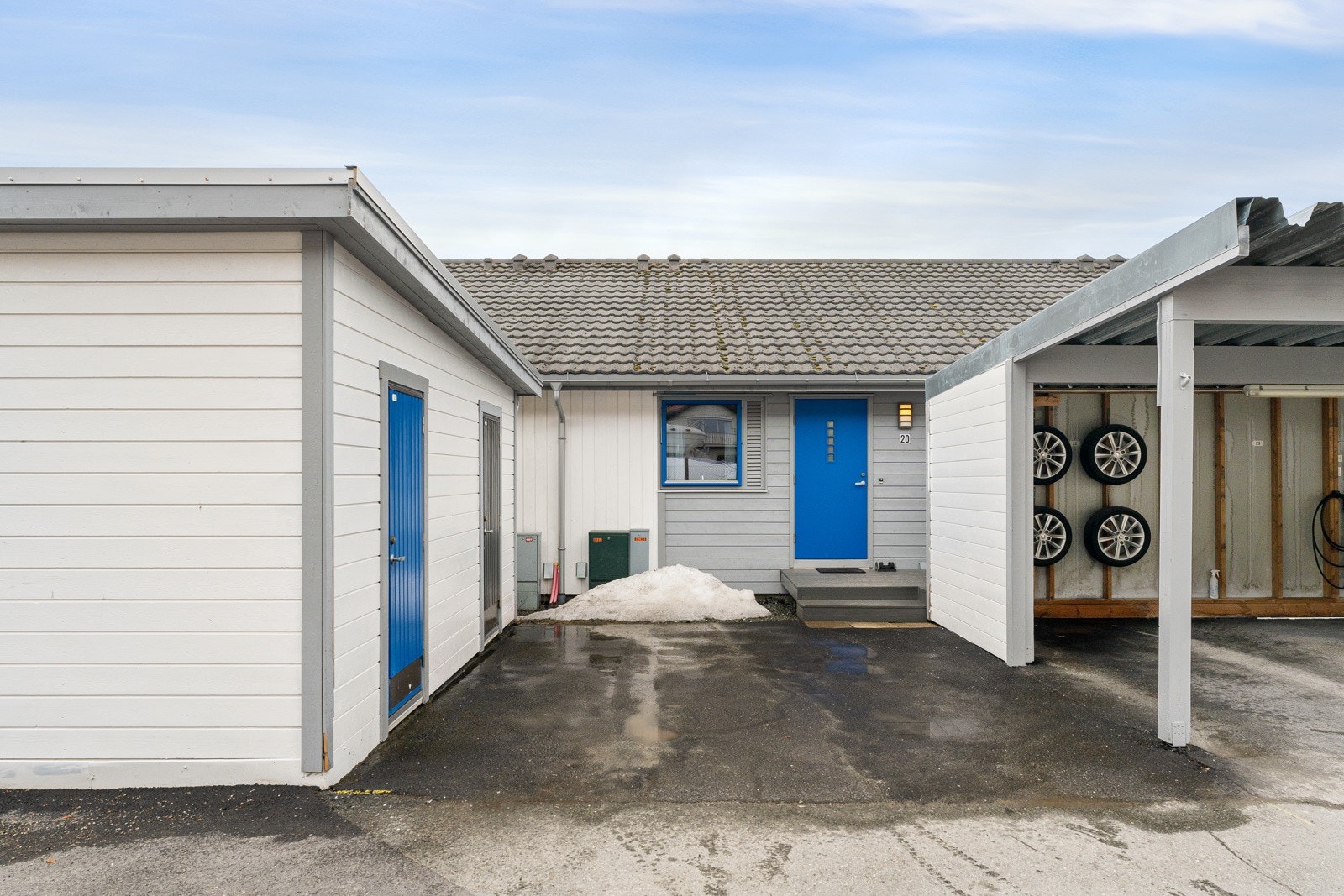 Inngangspart med lett tilkomst til sportsbod