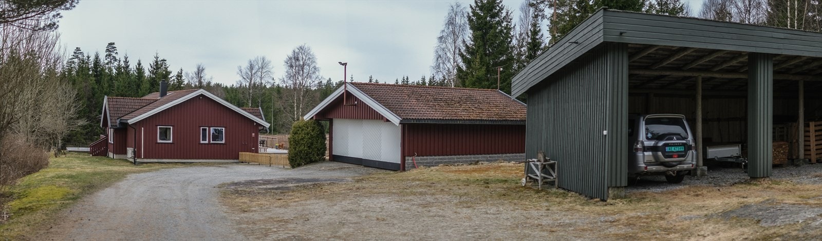 Eiendommen består av flere bygninger, og har god lagringskapasitet. Galleribilde