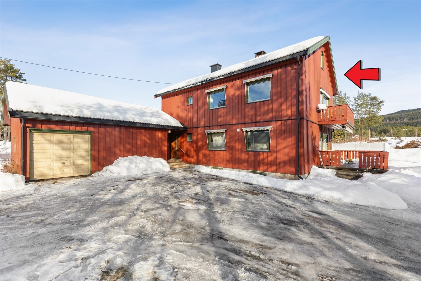 Dette er en 4-roms leilighet i 2. etasje med loft Galleribilde