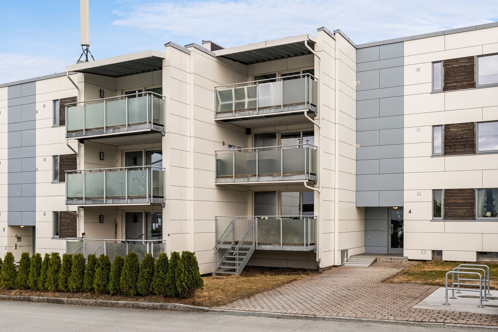 Borettslaget består av 174 andeler i lavblokker. Galleribilde