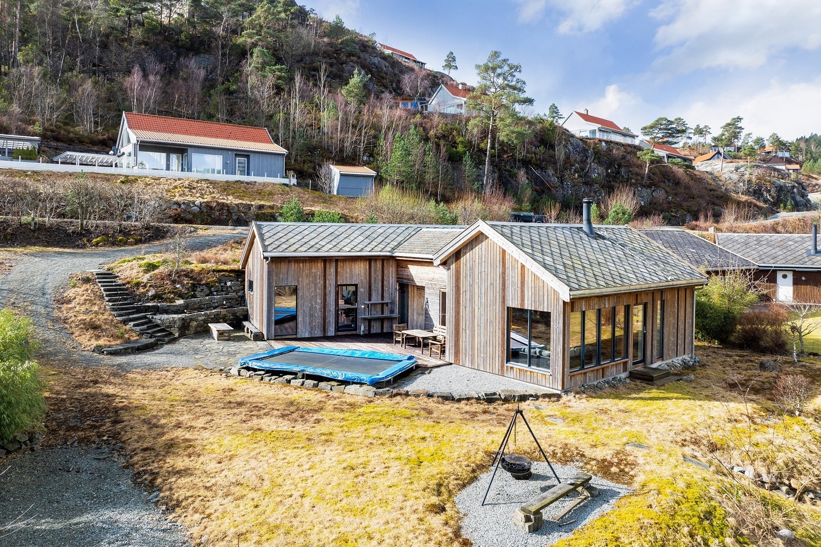 Hyttefeltet byr også på flotte fellesarealer og et yrende sjøliv på fjorden Galleribilde