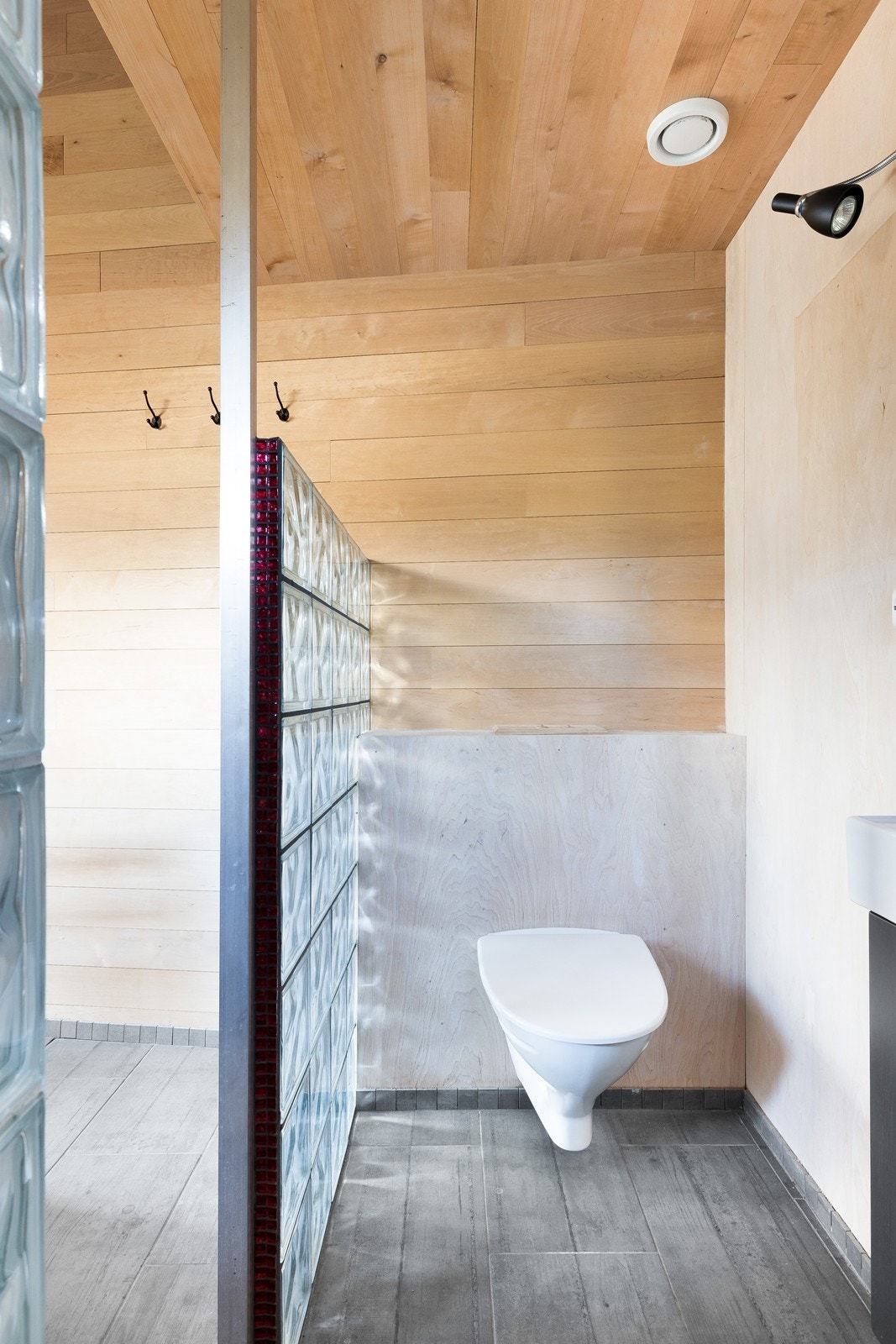 Badet har i dag en åpen løsning, men det er enkelt å lukke igjen og holde det separat om ønskelig Galleribilde