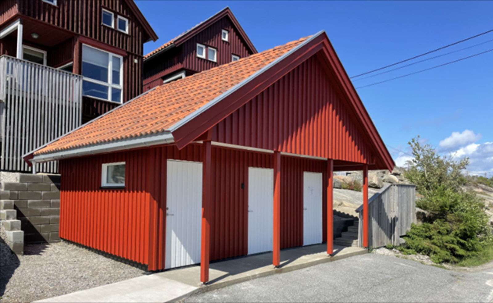 Separat toalettbygg (snr 13) er en del av dette salget. Galleribilde