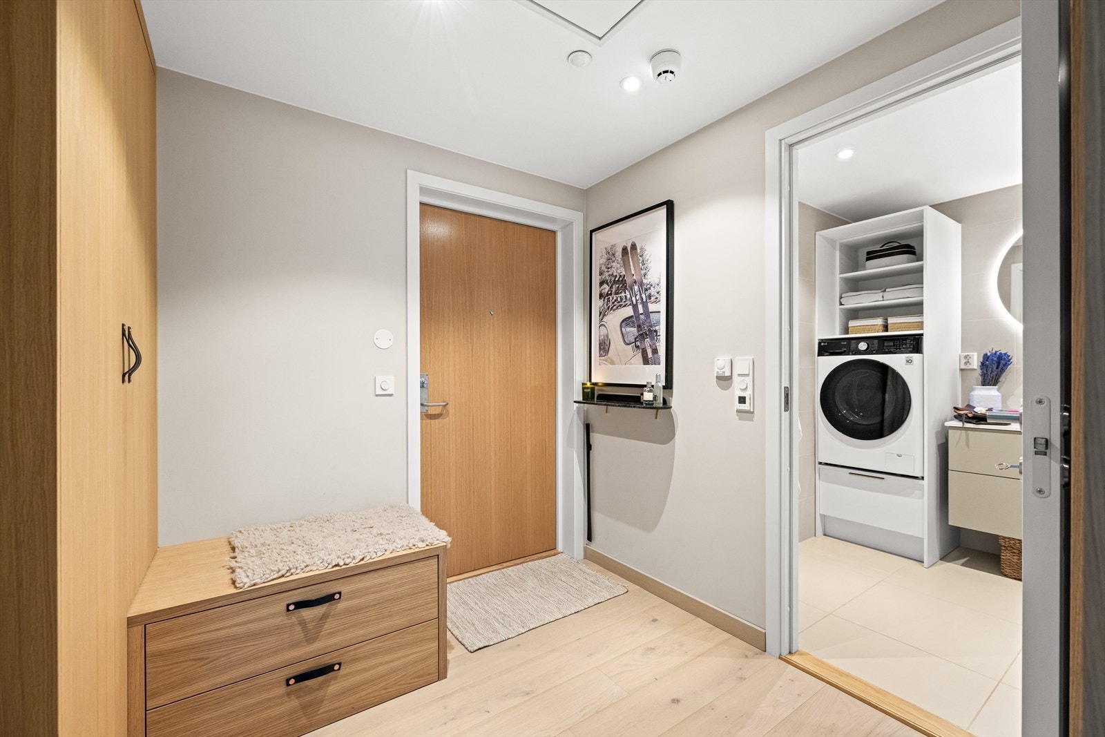 Direkte adkomst til badet fra entréen Galleribilde