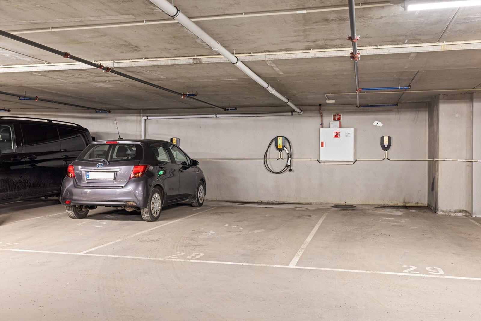 Garasjeplass med el-lader Galleribilde