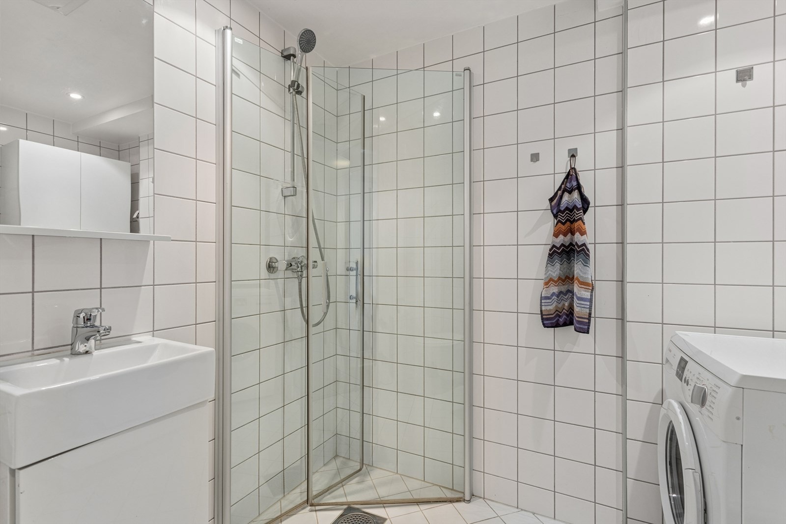 Avtrekk på badet er koblet til bygårdens balanserte ventilasjonsanlegg. Galleribilde