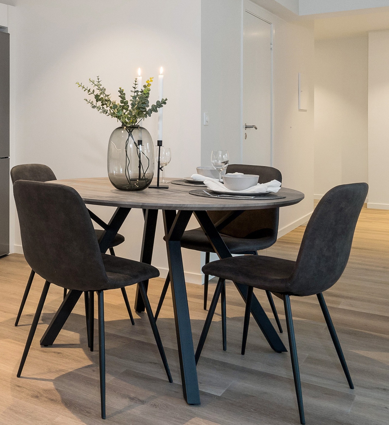 Romslig plass for spisebord - eksempelbilde Galleribilde