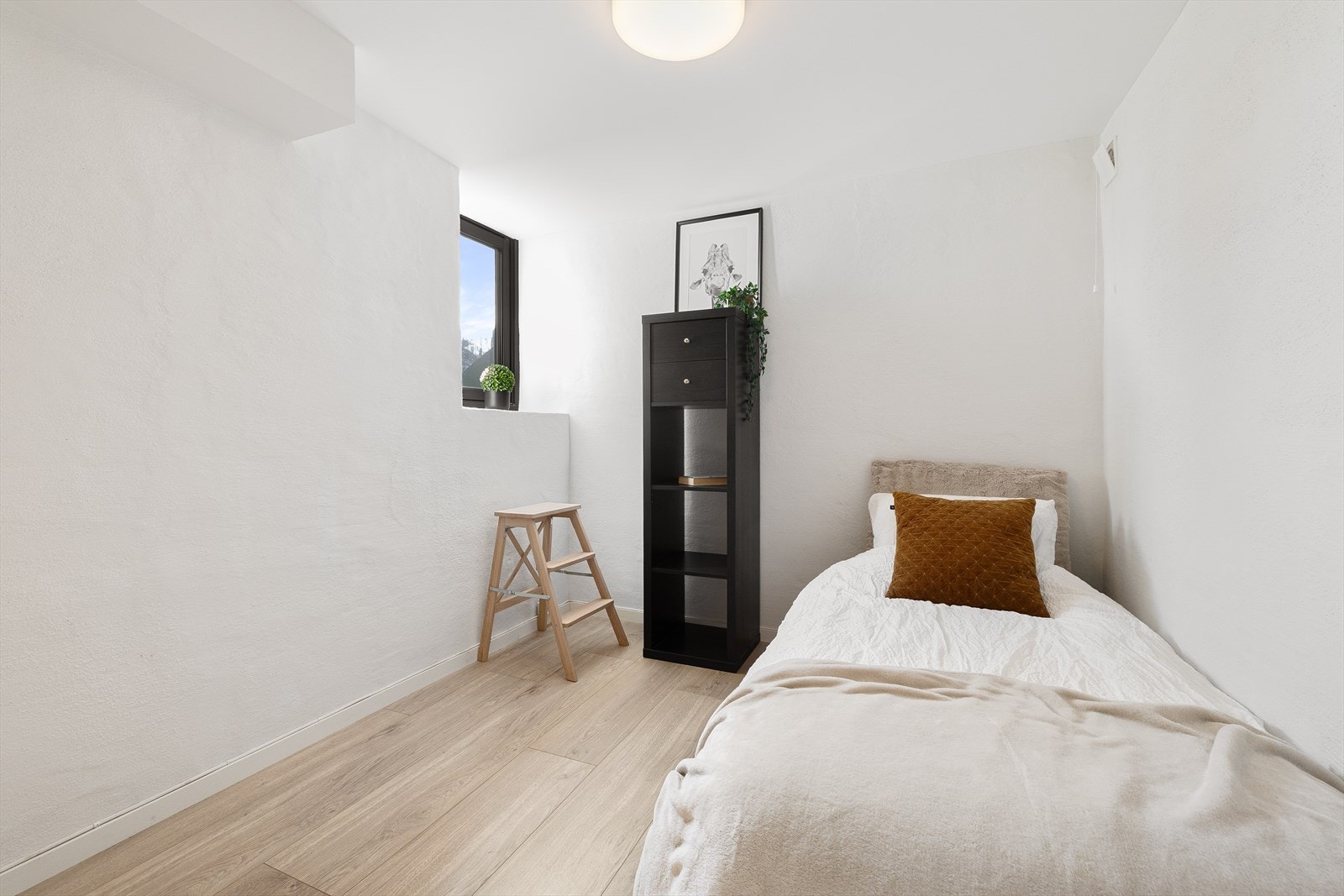 Soverom 2 har plass til seng, skap, nattbord e.l. Galleribilde