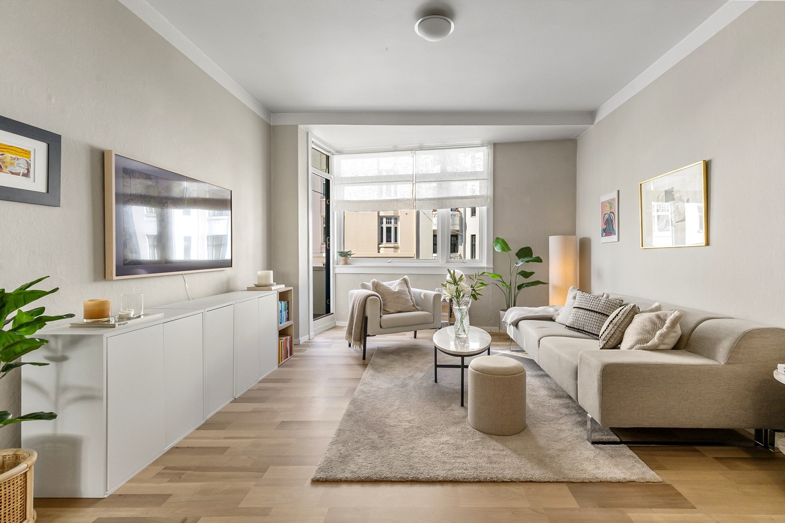 Det er godt med oppbevaringsplass i leiligheten, samtidig disponerer leiligheten en kjellerbod. Galleribilde